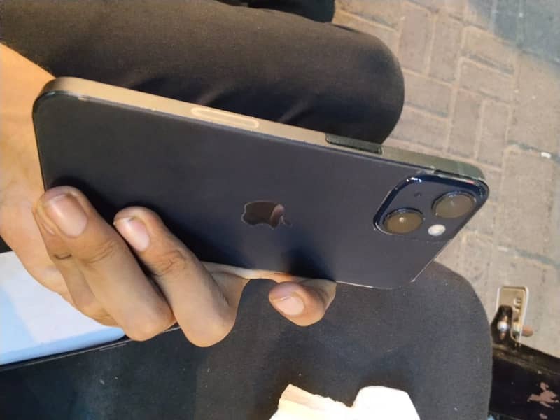 Apple iPhone 13 1