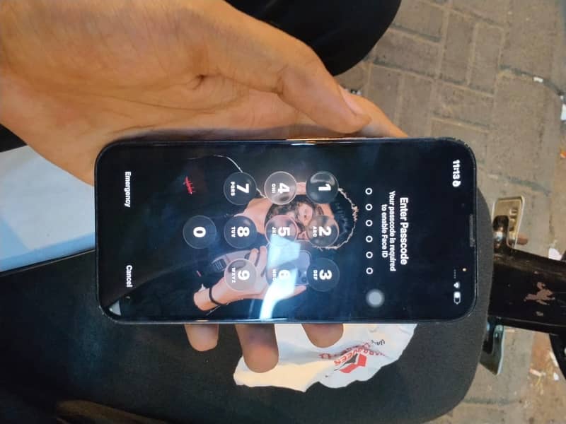 Apple iPhone 13 4