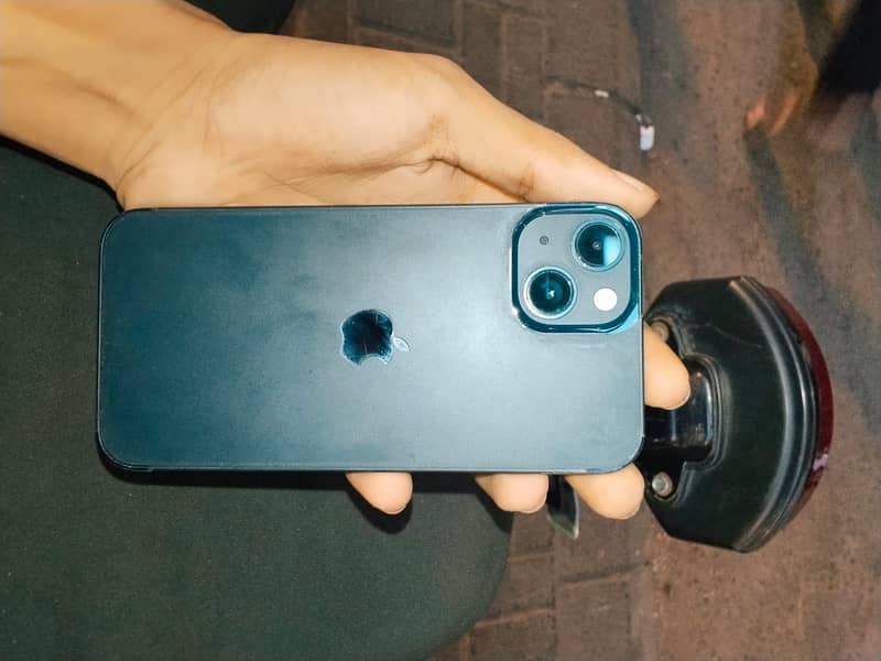 Apple iPhone 13 6