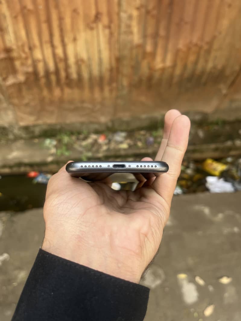 iPhone 8 3