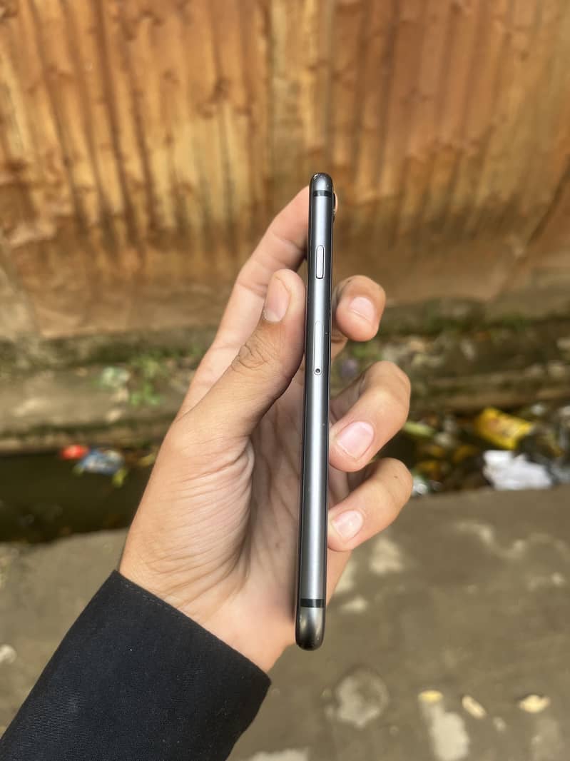 iPhone 8 4