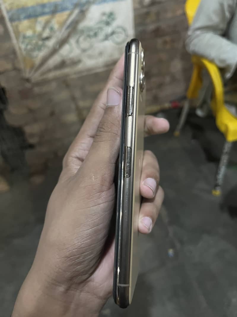 Apple iPhone 11 Pro Max 1
