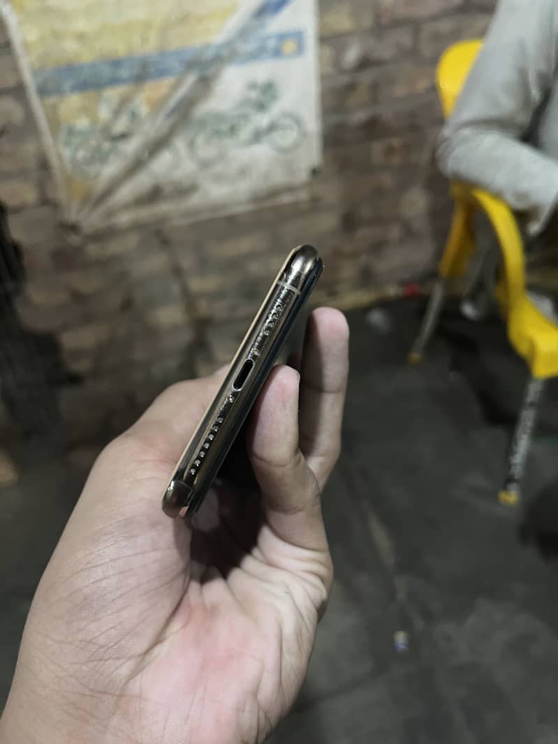 Apple iPhone 11 Pro Max 4