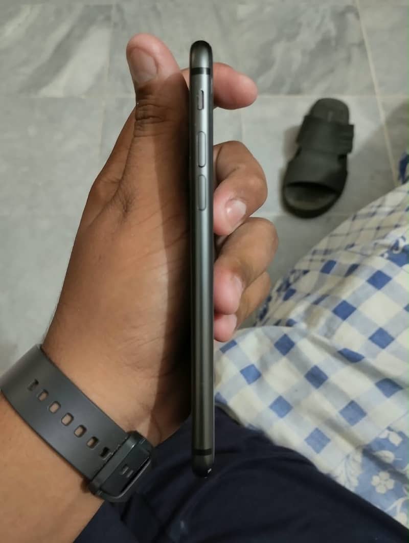 Apple iPhone 8 3
