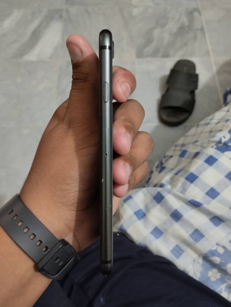 Apple iPhone 8 4