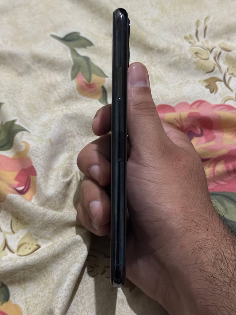 iPhone 11 Pro Max 3