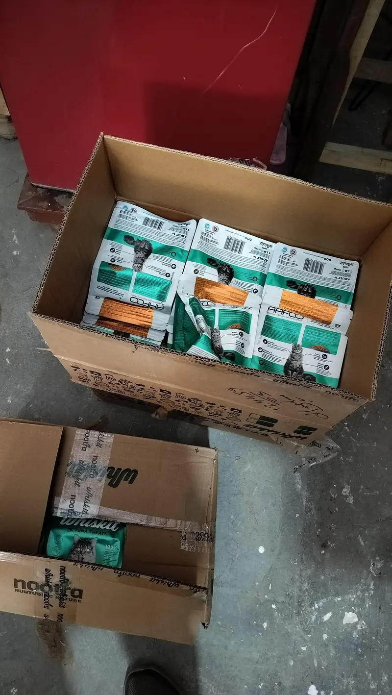 Cat food low qty whole sale price — photo 2