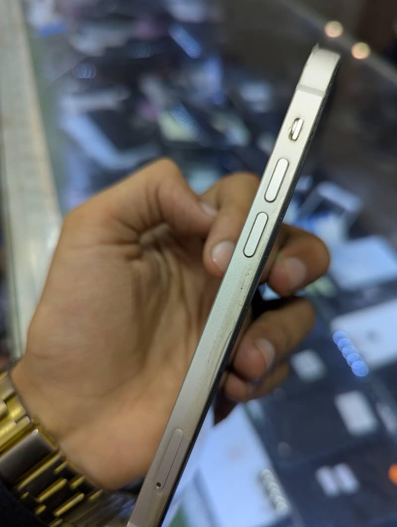 Apple iPhone 12 3