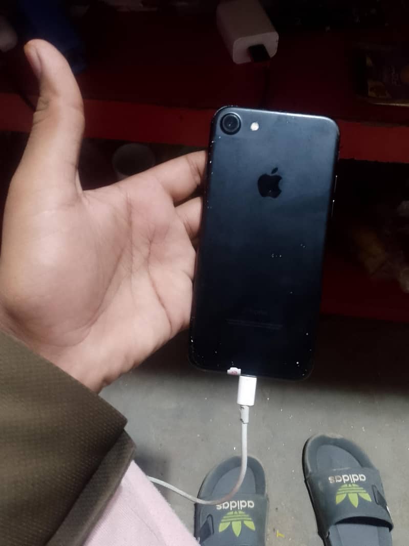 Apple iPhone 7 0