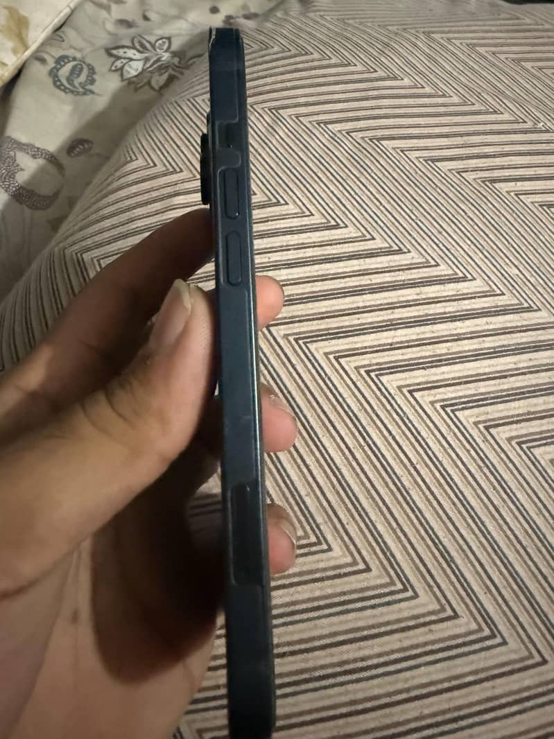 Apple iPhone 13 3