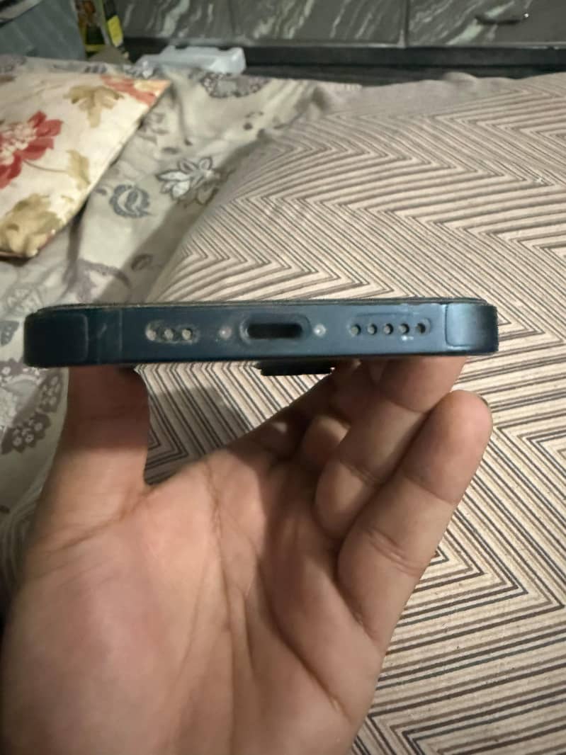 Apple iPhone 13 4