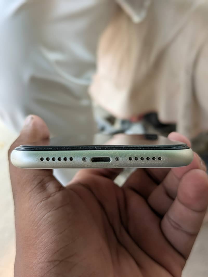 Apple iPhone 11 3