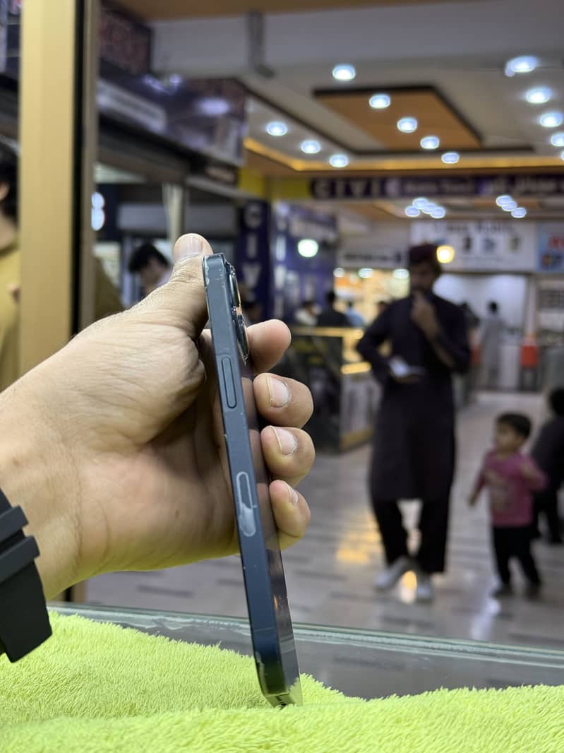 Apple iPhone 13 1