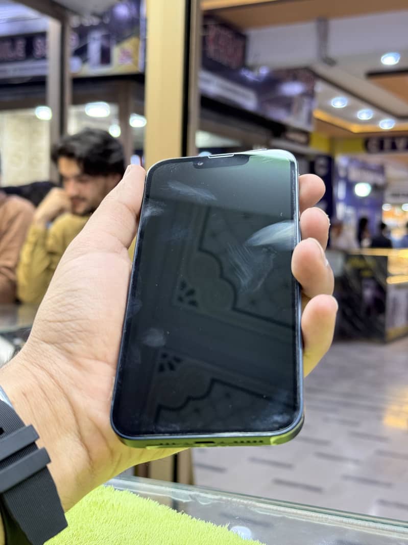Apple iPhone 13 2
