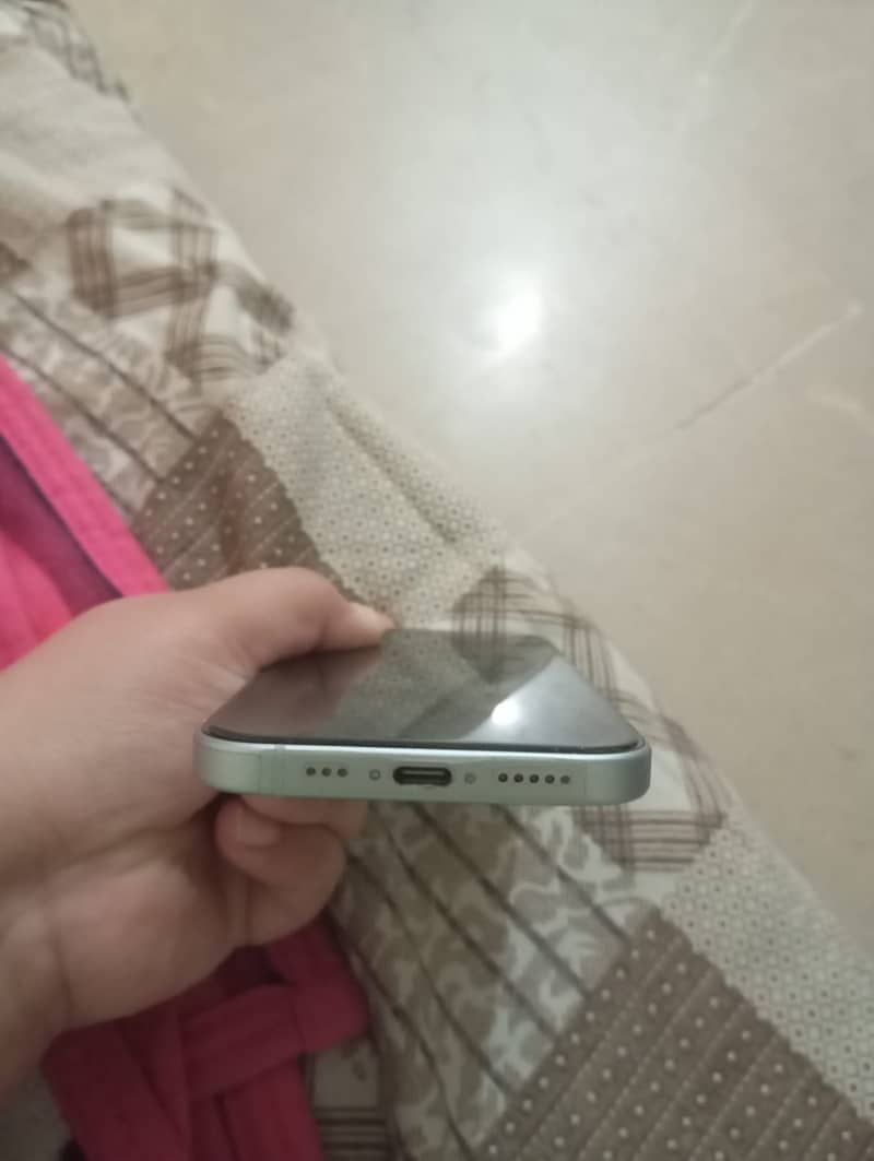 Apple iPhone 15 6