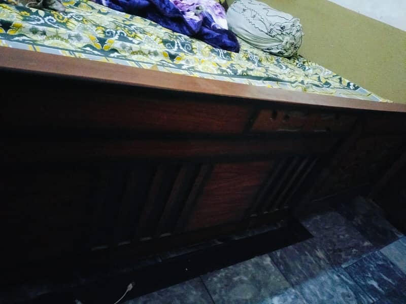 Bed and dreesing 1