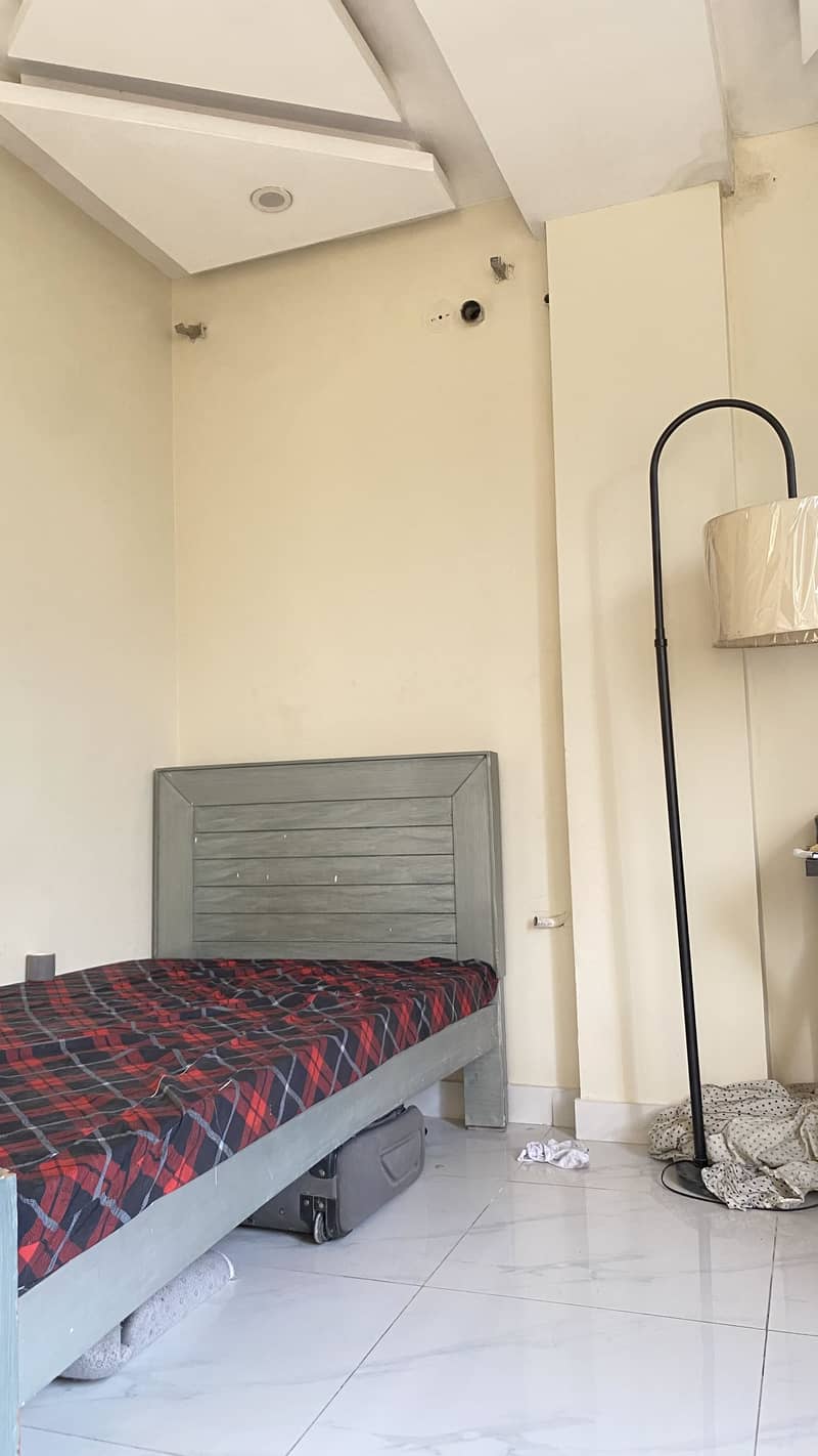 Single bed 0