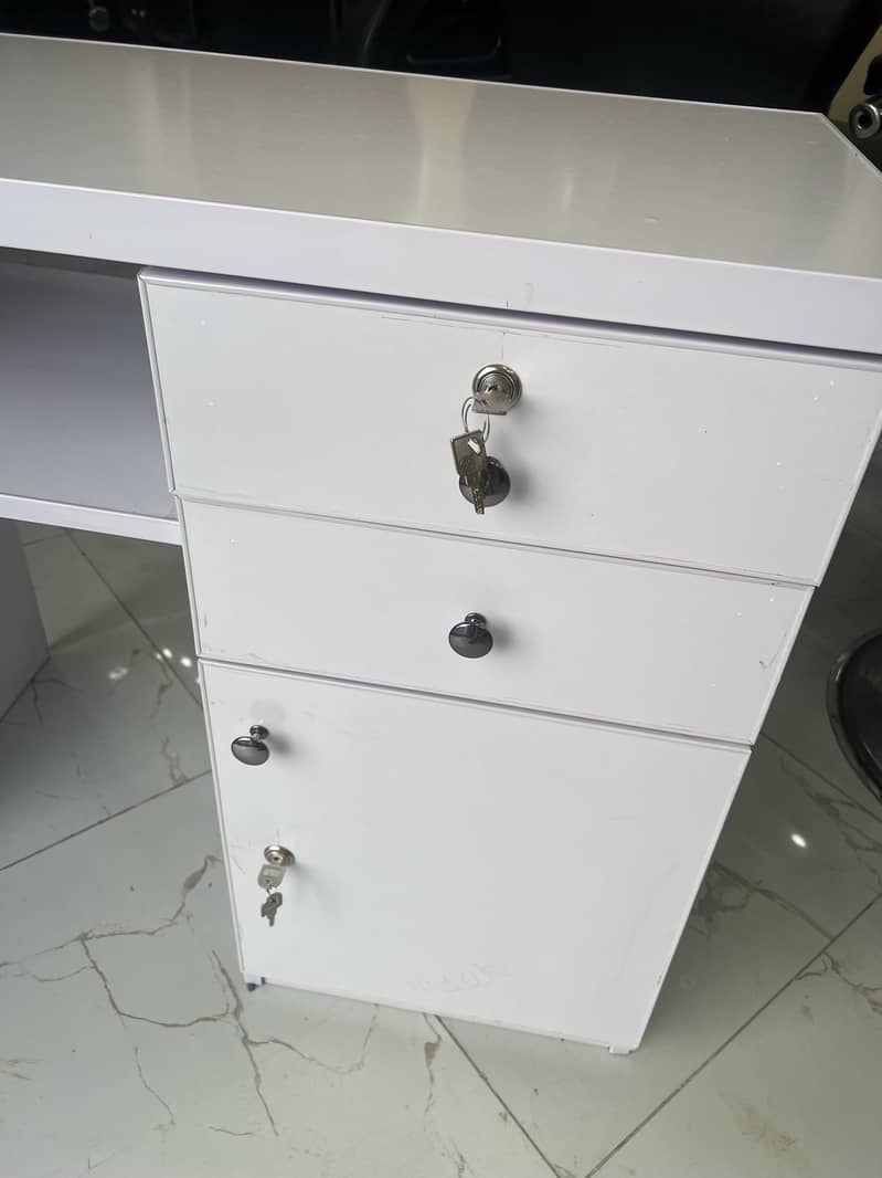 office table/study table/ nail table 1