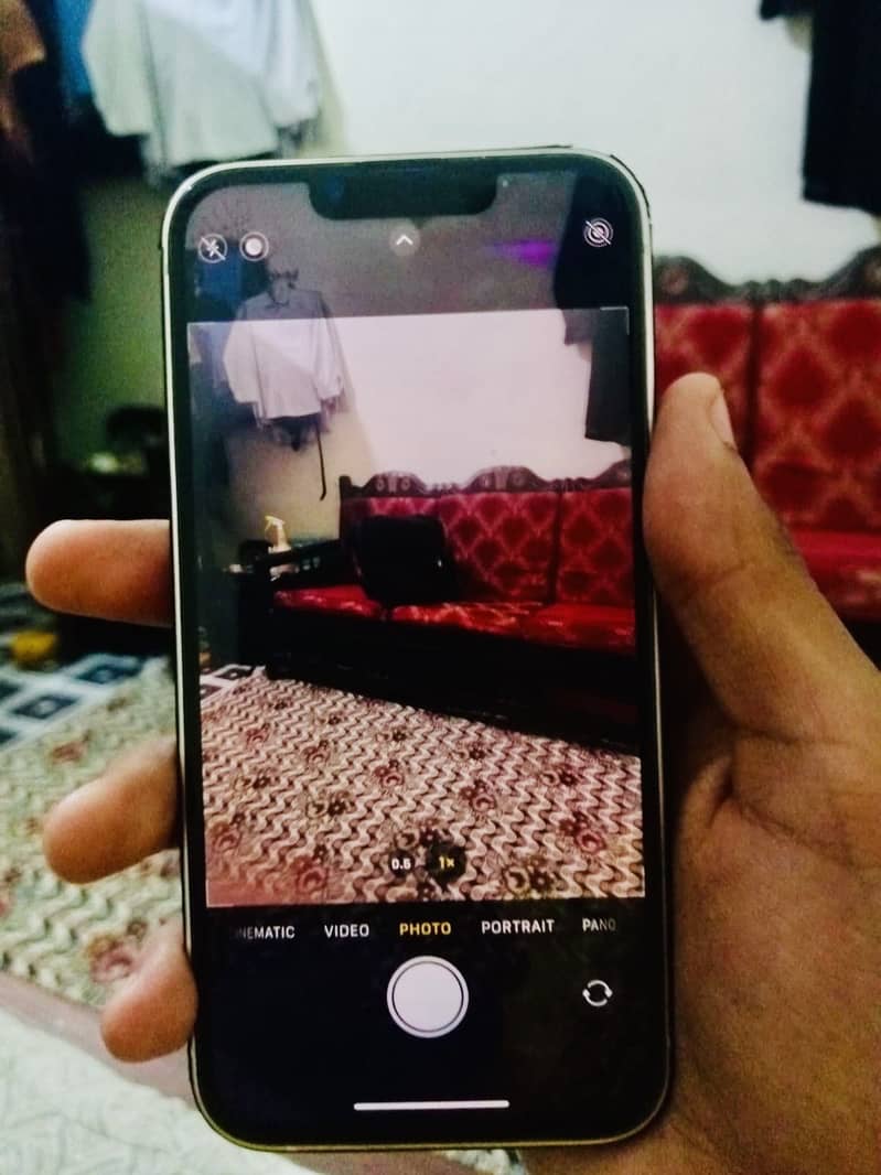 Apple iPhone 13 4