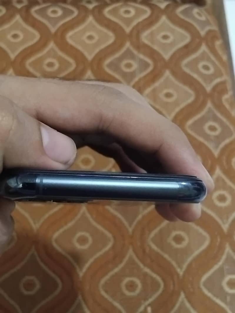 Apple iPhone 11 Pro 4