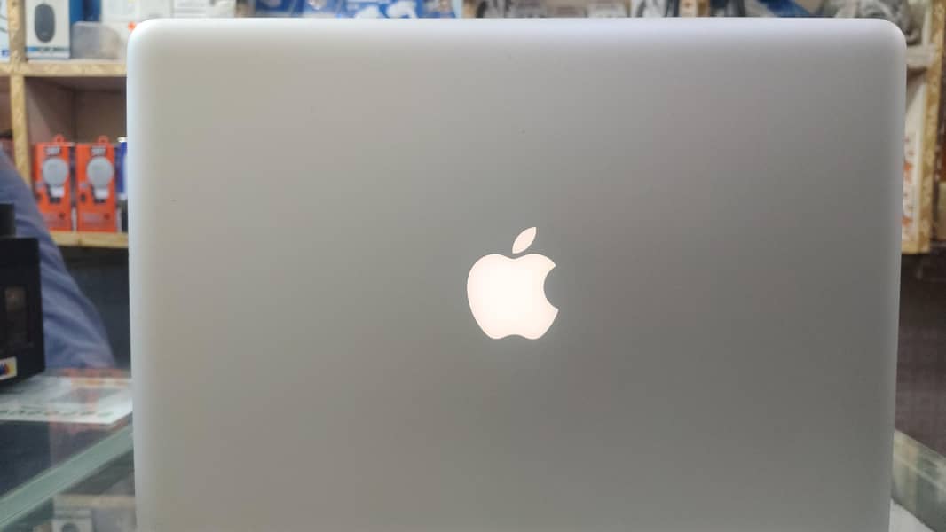 Apple MacBook Pro 2012 0
