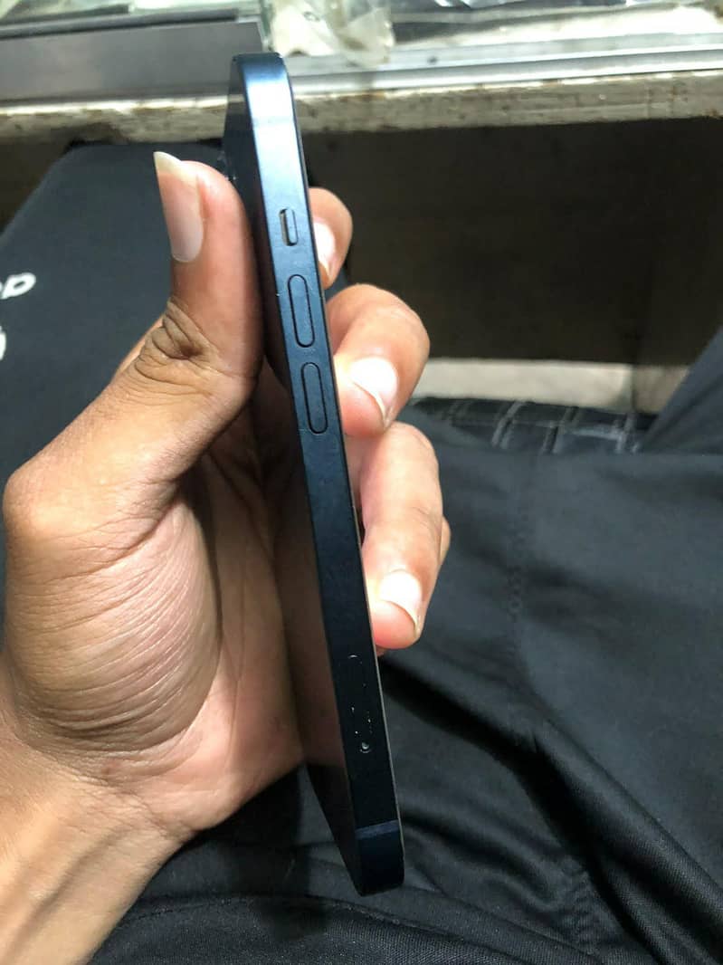 Apple iPhone 13 2