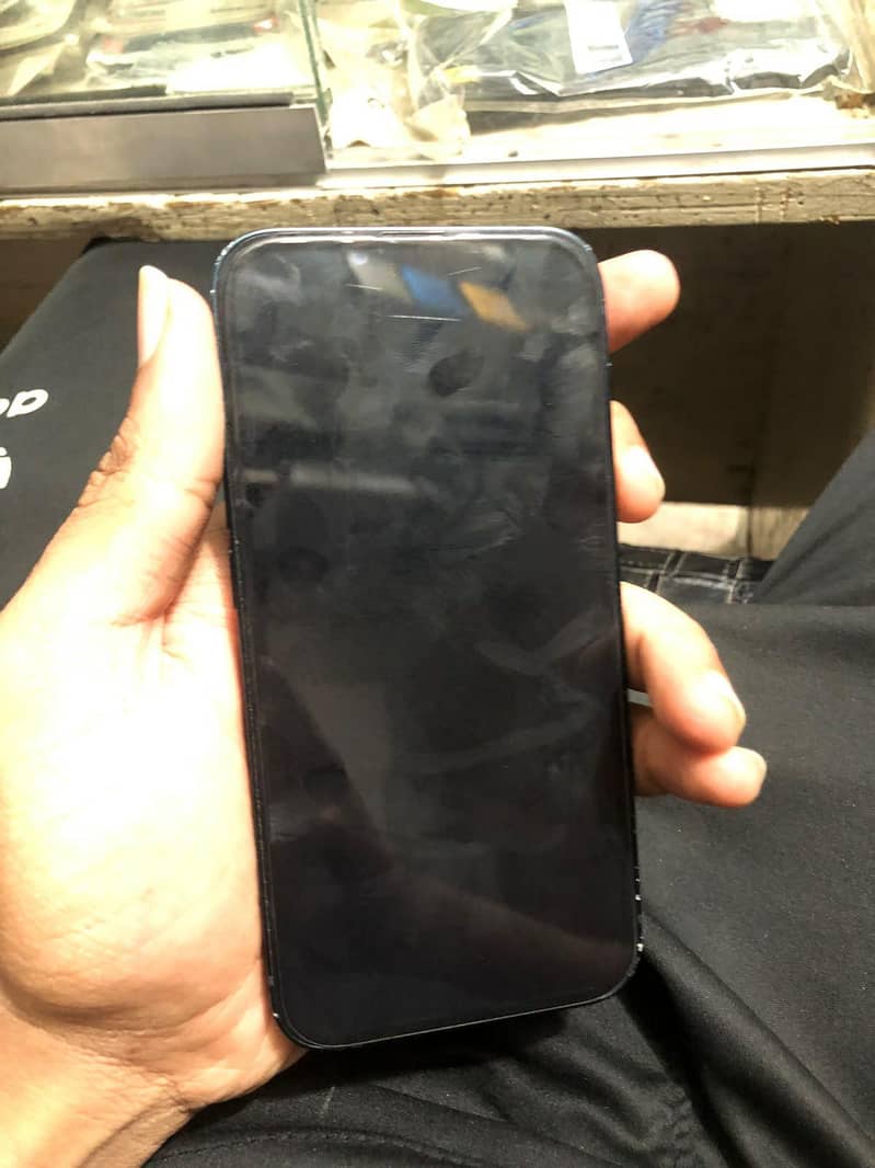 Apple iPhone 13 4