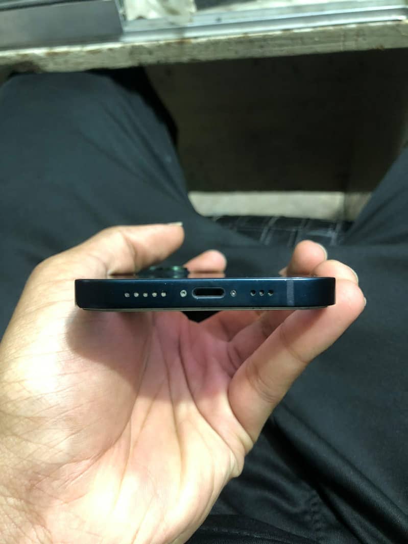 Apple iPhone 13 5