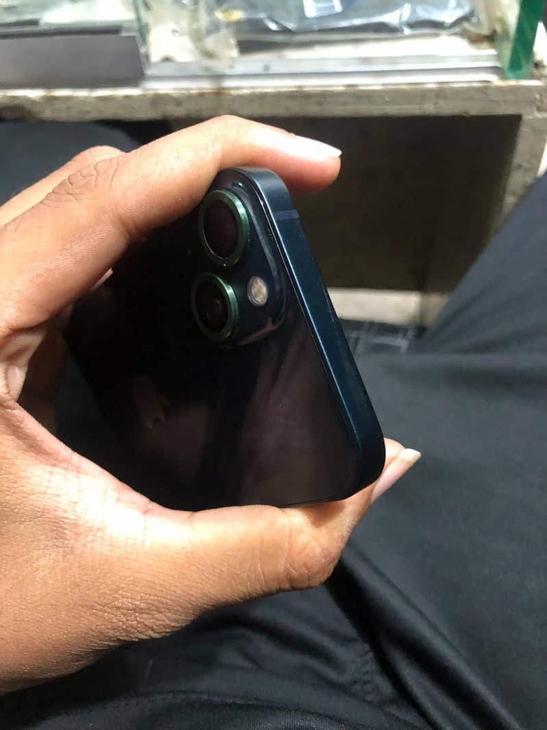 Apple iPhone 13 6