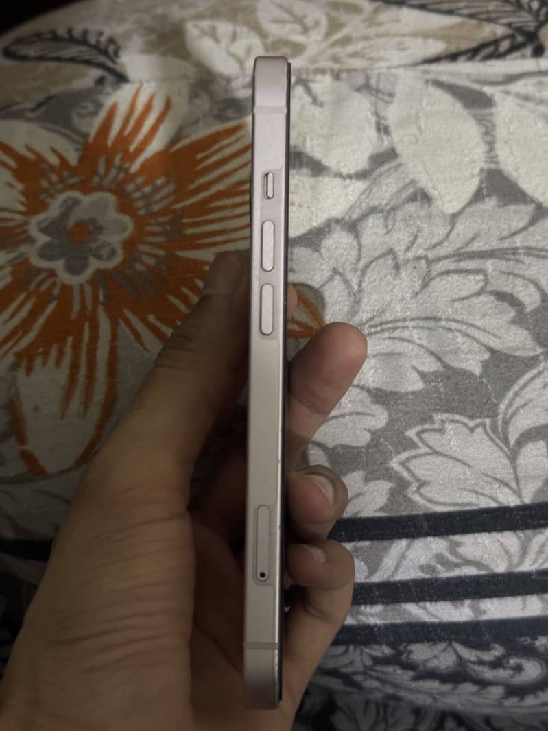 Apple iPhone 13 2