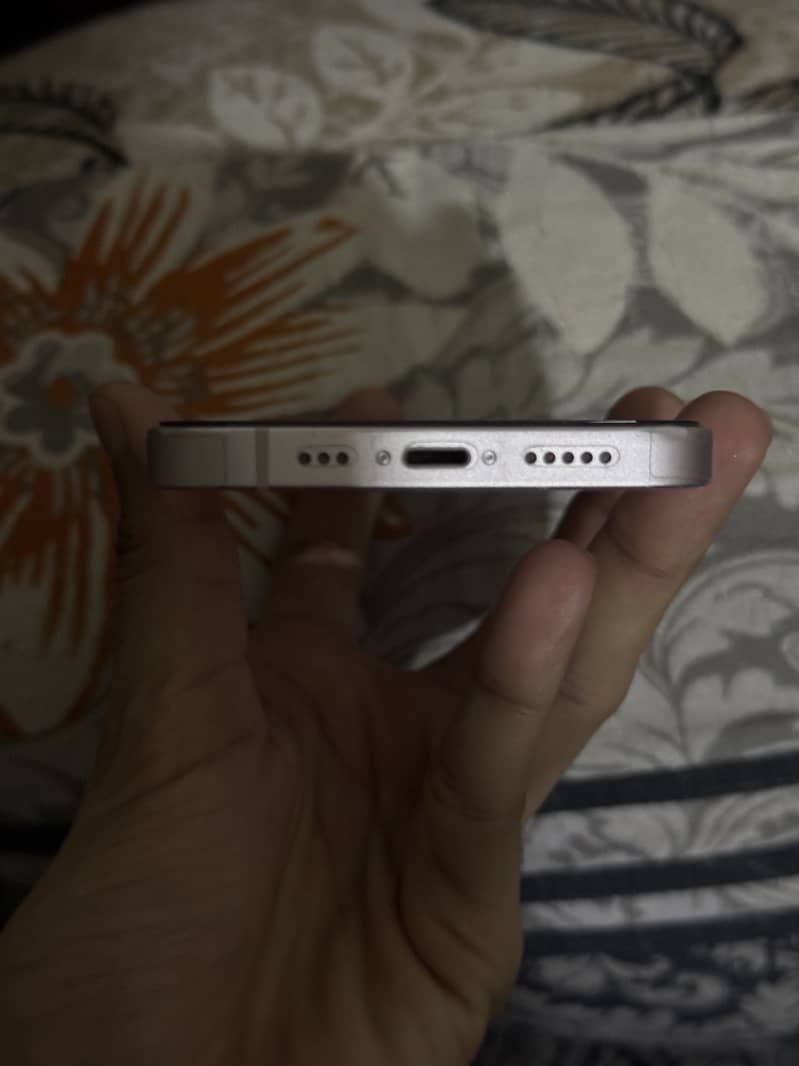 Apple iPhone 13 9