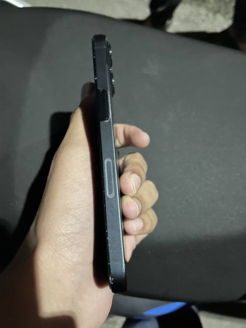 Apple iPhone 13 4