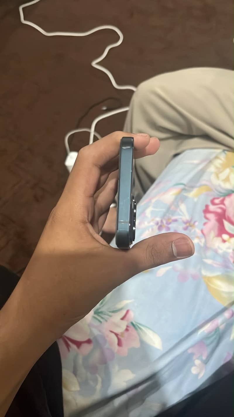 Apple iPhone 14 3