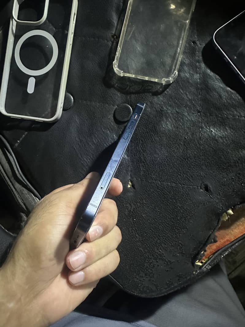 Apple iPhone 13 3