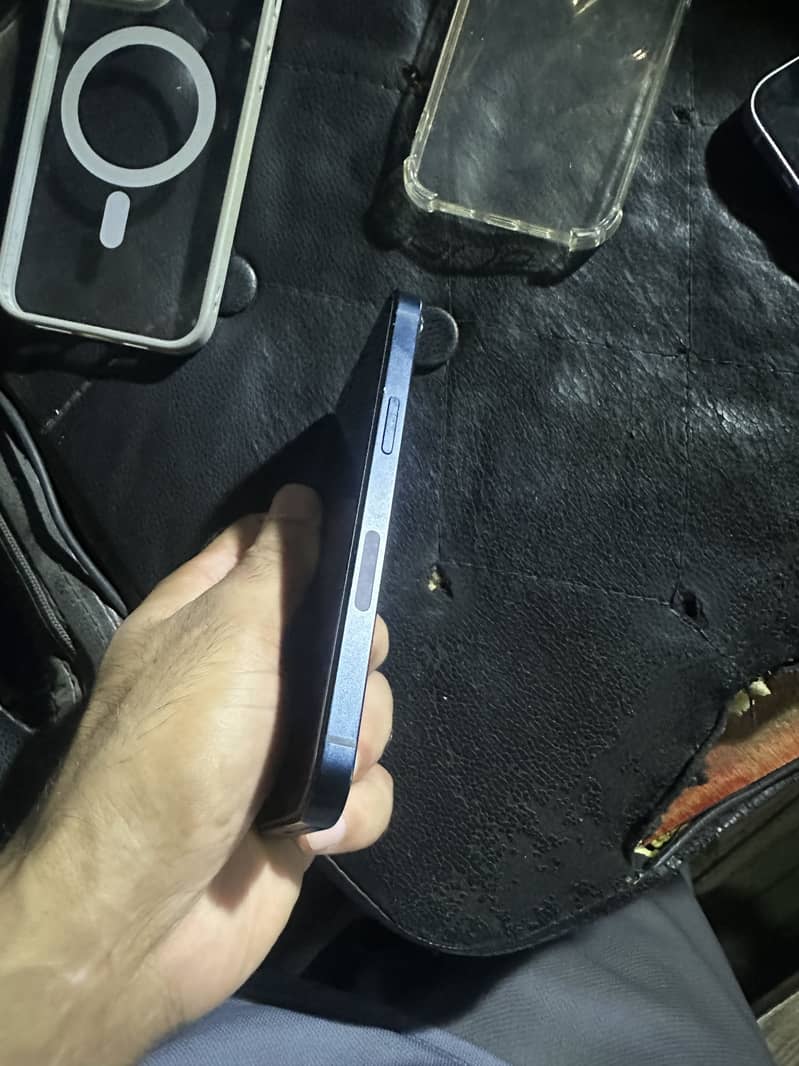 Apple iPhone 13 4