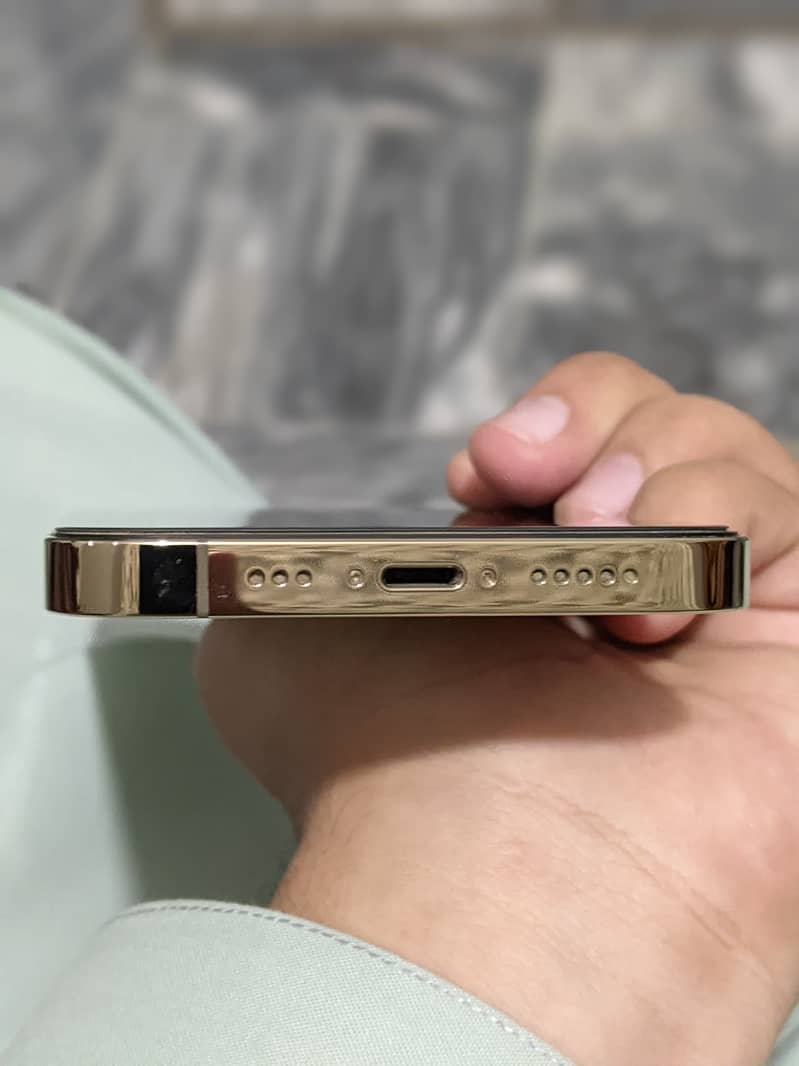 Apple iPhone 13 Pro 8