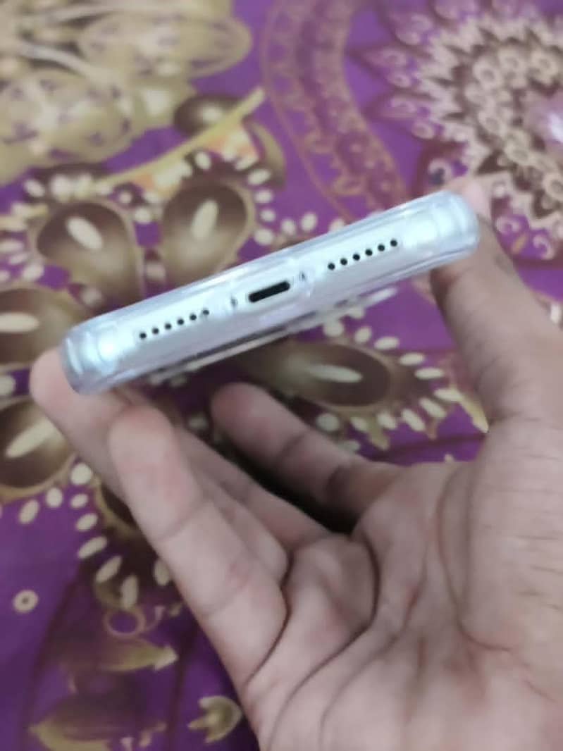 Apple iPhone 11 3