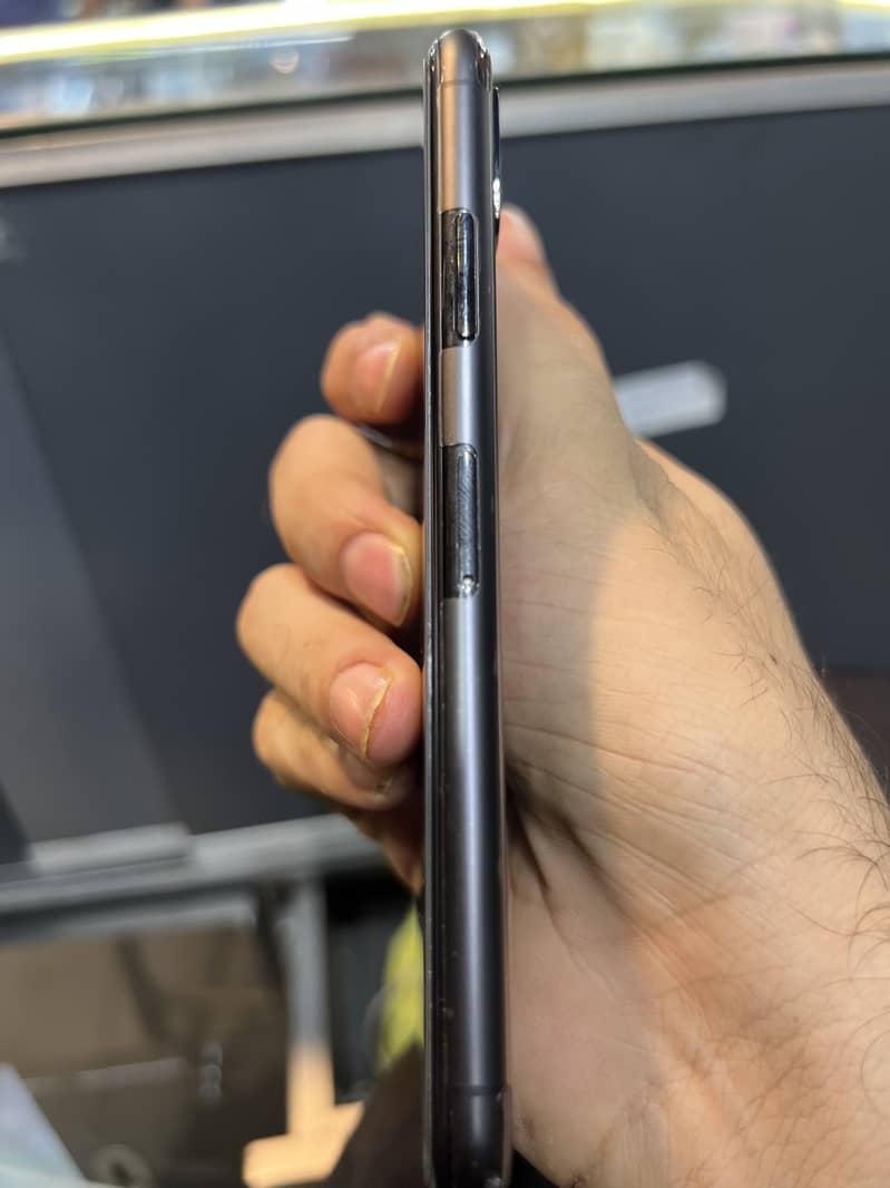 Apple iPhone X 4