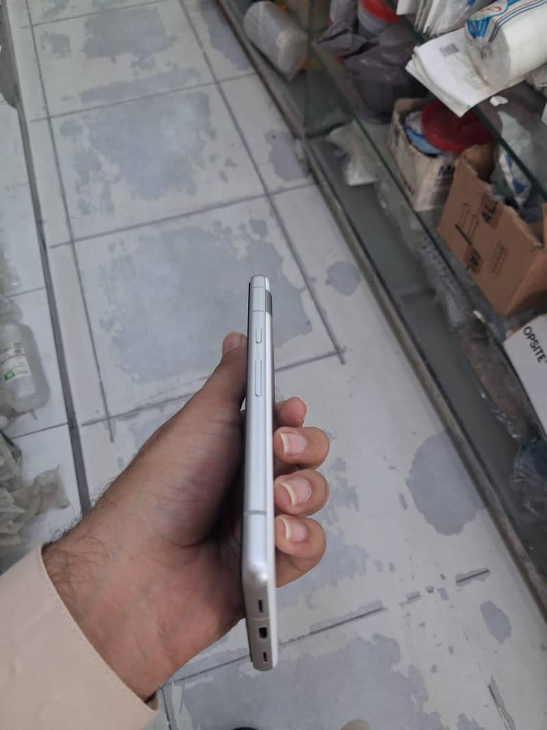 Google Pixel 7a 5
