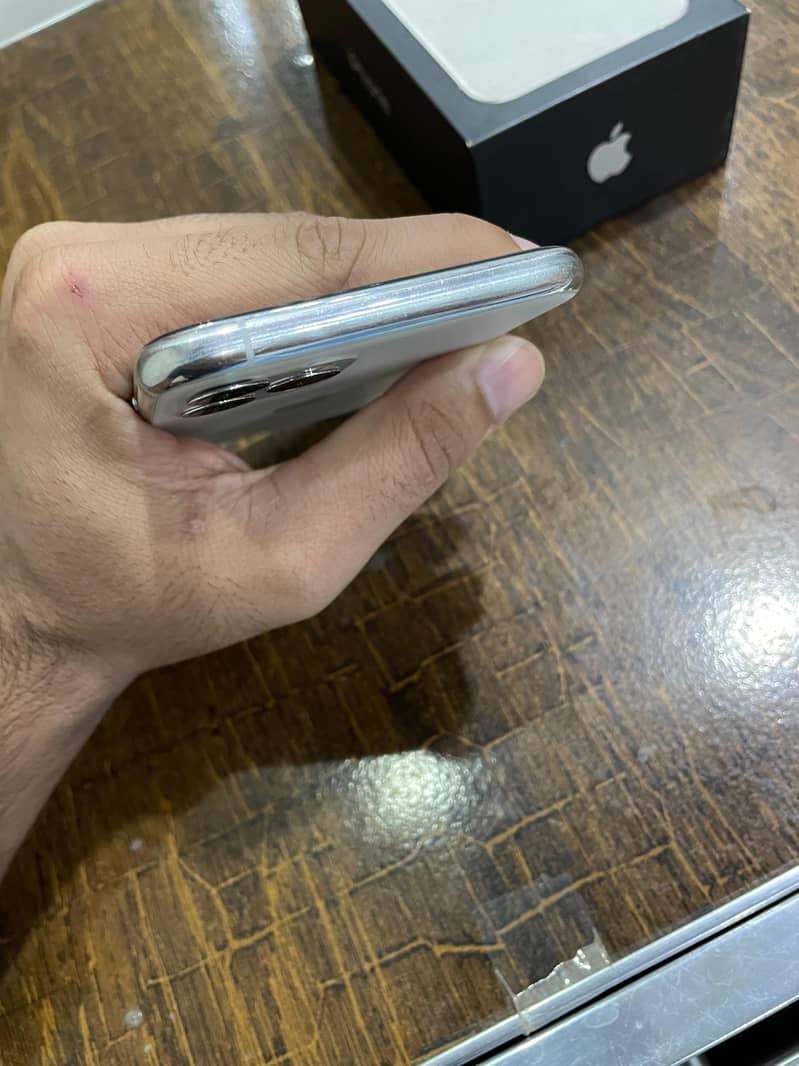 iphone 11 pro 4