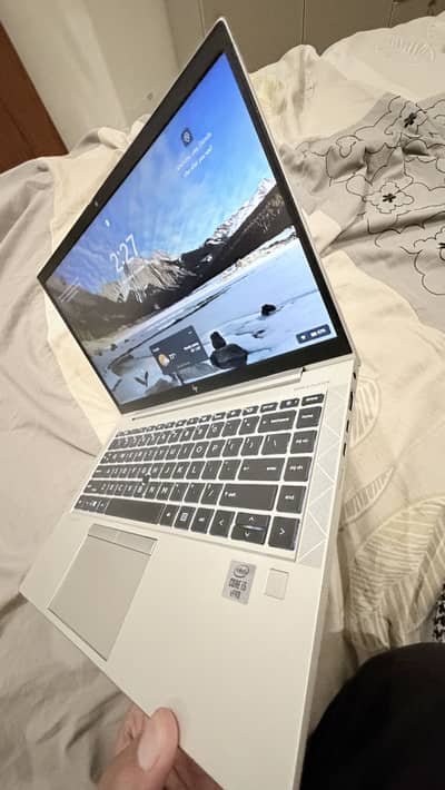 HP ELITEBOOK CORE i5 10 GEN