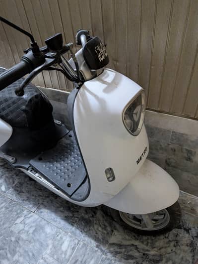 Metro M6 Electric Scooty for Sale – Without Batteries