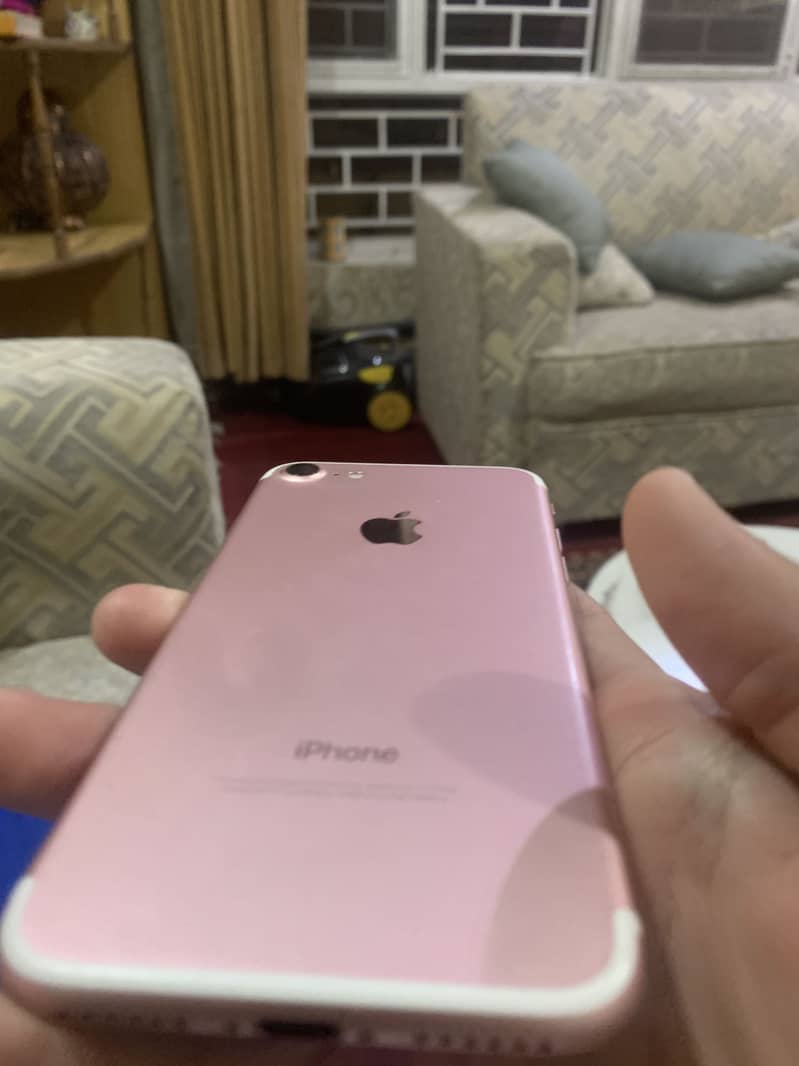 Apple iPhone 7 3