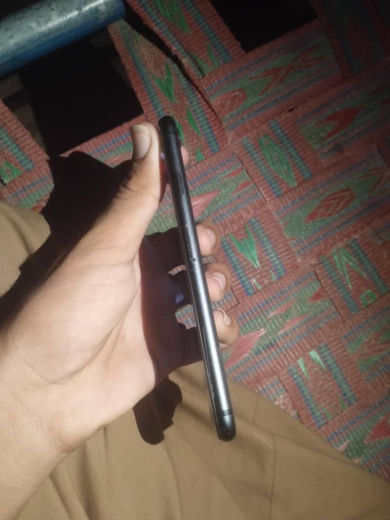 Apple iPhone 8 4