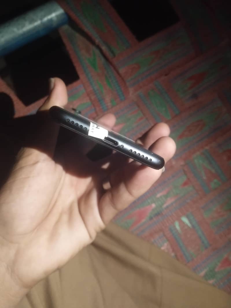 Apple iPhone 8 5