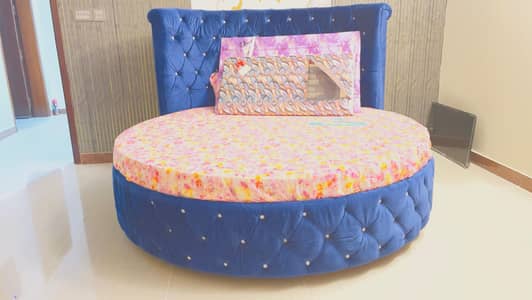 Bed with Round Mattress