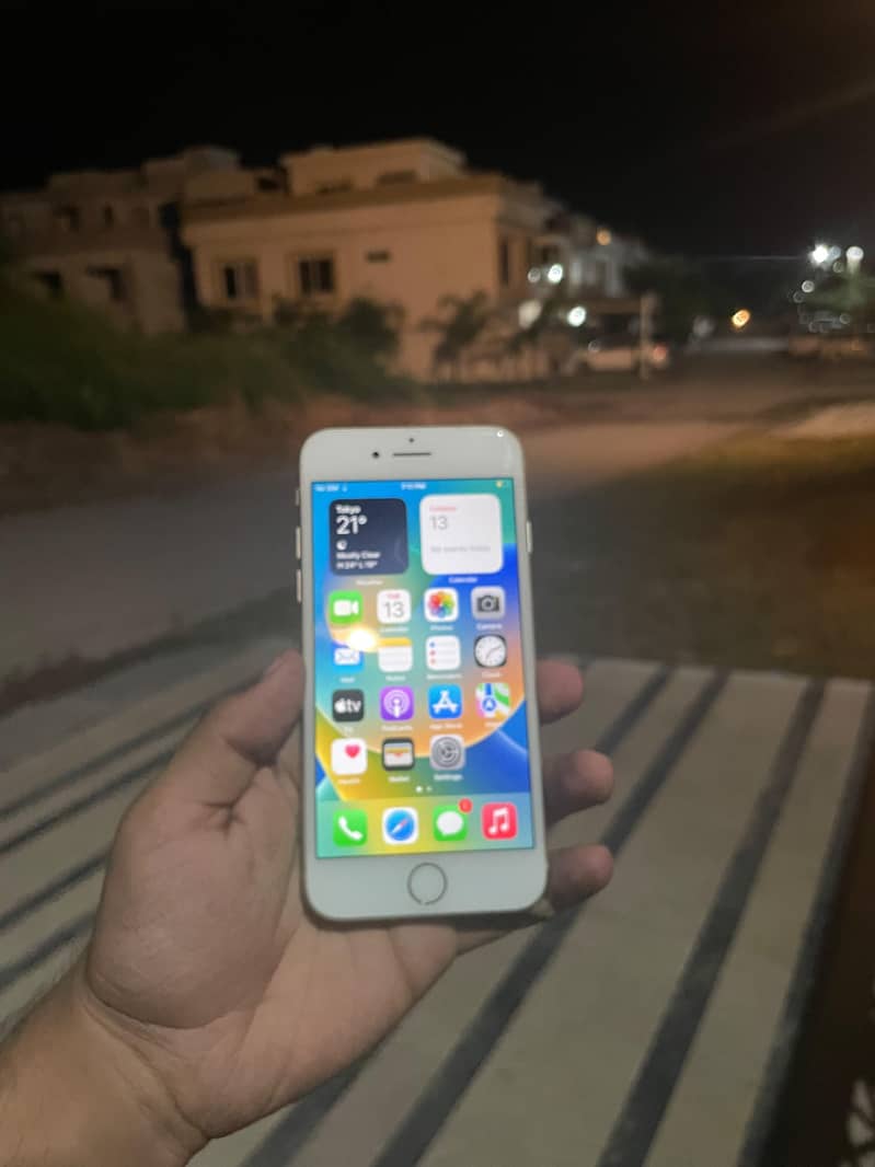 Apple iPhone 8 1