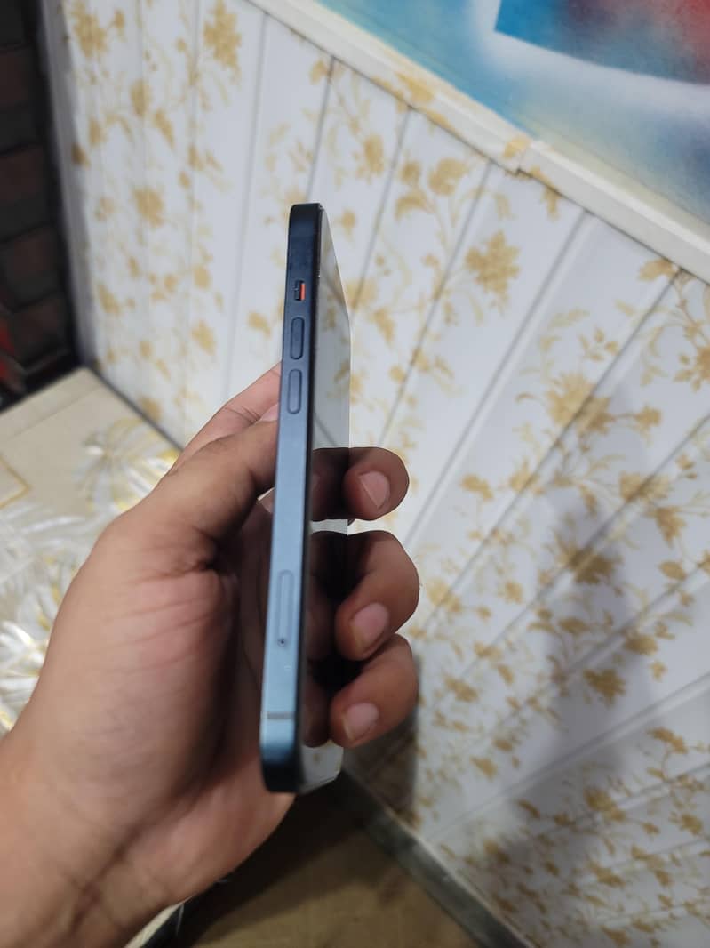 Apple iPhone 13 4