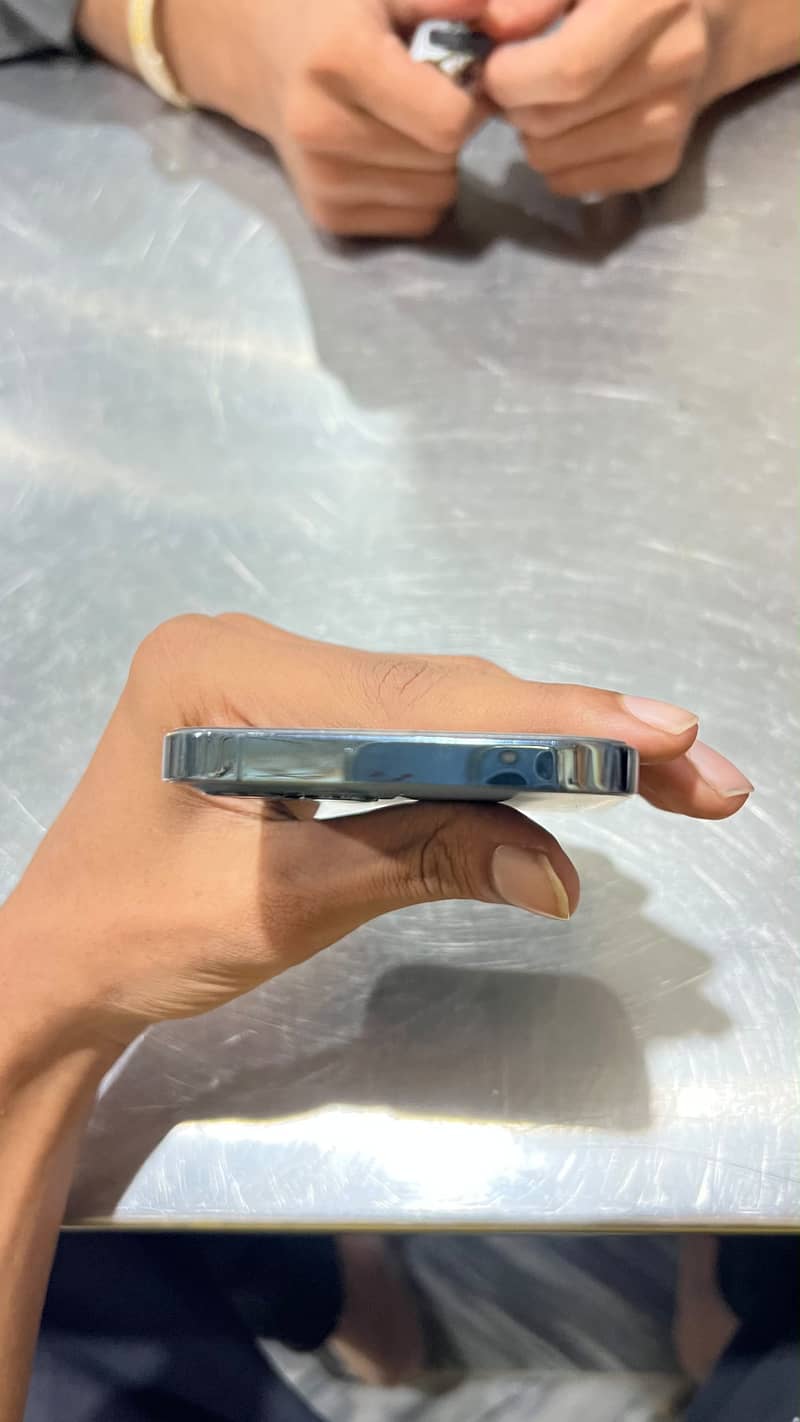 Apple iPhone 12 Pro 3