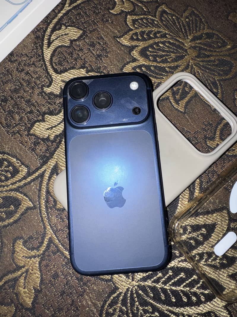 Apple iPhone 17 Pro 0